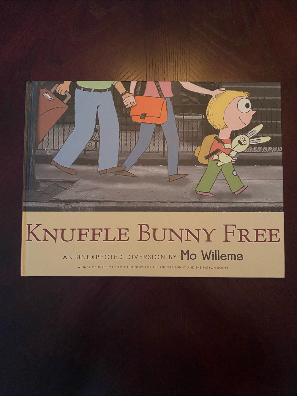 Knuffle Bunny Free by Mo Willems - Illustrated Children's Book (Beige, Green)